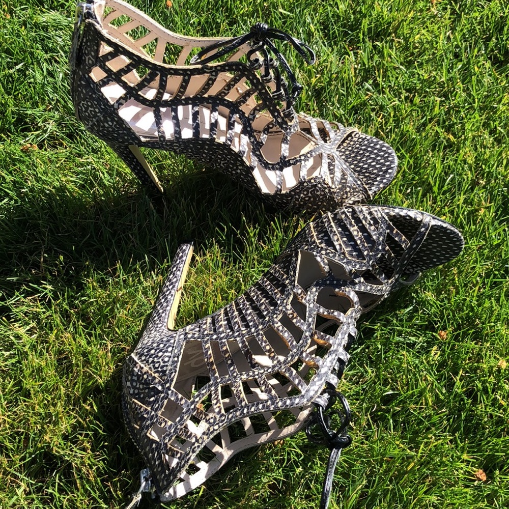 DV Dolce Vita Animal Print Strappy Sandaled Stiletto Heels. Super Stylish! Sz 6.